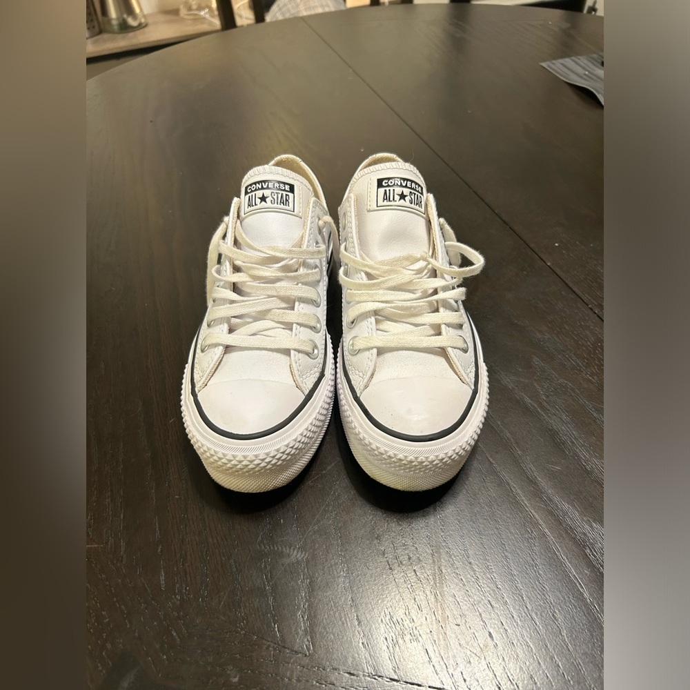 Converse women’s Chuck Taylor All Star platform sneakers - Picture 2 of 4